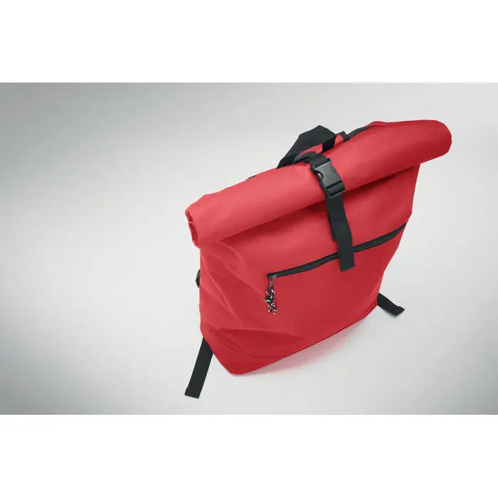 Rucsac rolltop din poliester 600d rosu cu bretele si fermoare negre, ideal pentru uz urban si casual