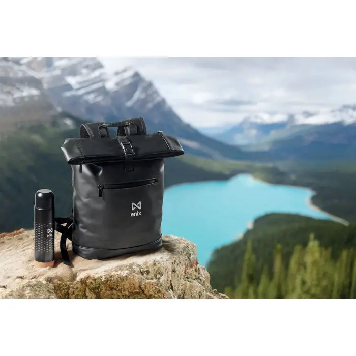 Rucsac rolltop din PU negru pentru laptop cu design minimalist si branding subtil pe fata