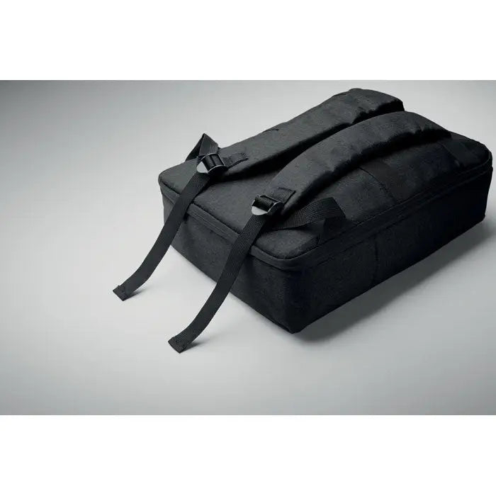 Rucsac subtire negru pentru laptop de 15 inchi cu bretele captusite si catarame reglabile vazut pe partea din spate