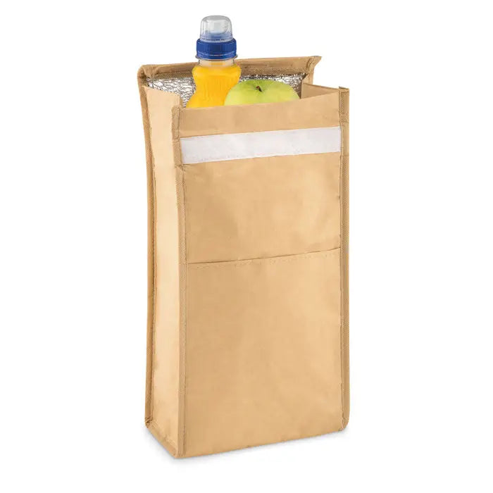 Sac de pranz din hartie tesata 3l tan cu banda reflectorizanta alba si doua buzunare frontale cu suc de portocale si mar verde