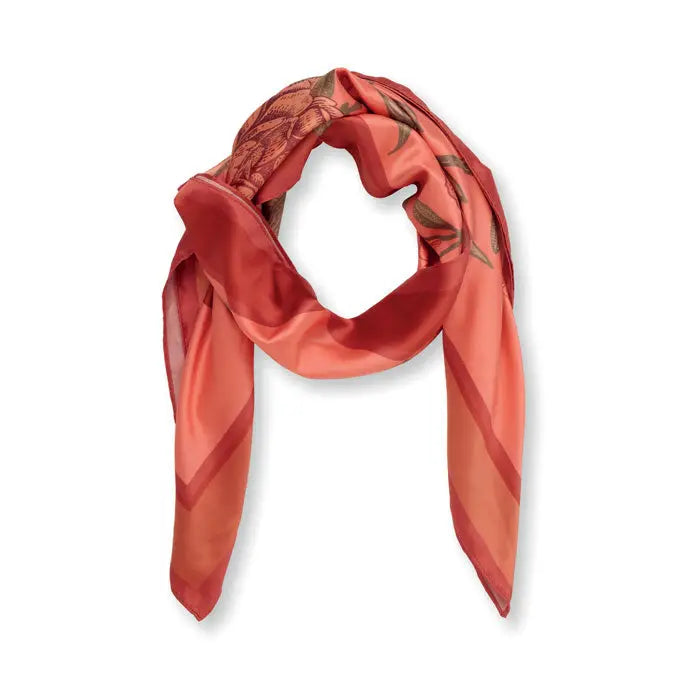 Sal poliester satinat reciclat coral cu model floral delicat în tonuri de pământ, elegant drapat pentru un plus de rafinament