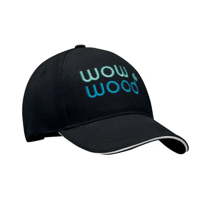 Sapca de baseball cu 5 panouri neagra cu broderie wow wood albastru gradient si margine alba pe cozoroc