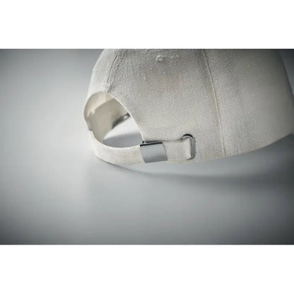 Sapca de baseball din canepa 370 gr m² off-white cu bareta de ajustare metalica argintie vazuta din spate