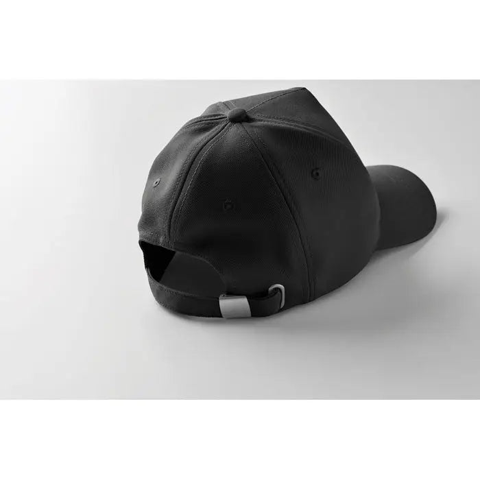 Sapca de baseball rpet neagra cu 5 panouri, coroană structurată și bretea reglabilă, vedere din spate
