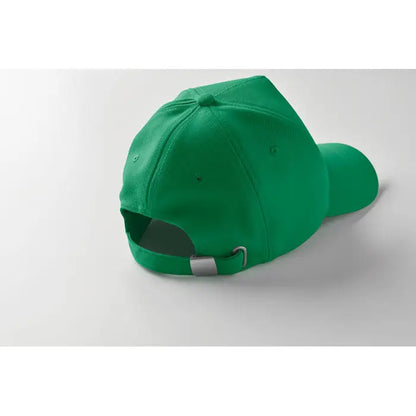 Sapca de baseball rpet verde cu 5 panouri vazuta din spate cu catarama metalica argintie
