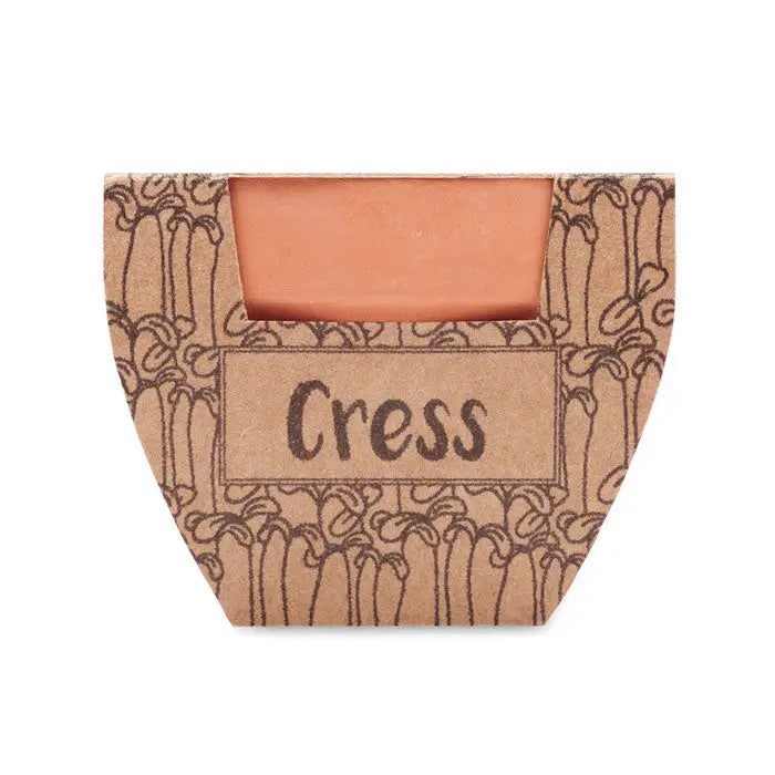 Un săpun dreptunghiular de culoare piersicie într-un ambalaj kraft cu model botanic și brandul cress