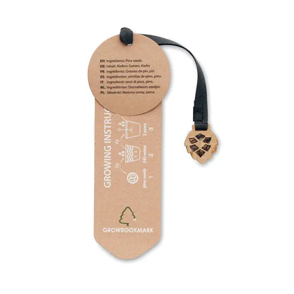 Semn de carte de pin maro din hartie cu snur negru si charm din lemn in forma de con cu instructiuni multilingve pentru germinare pin