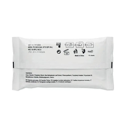 Pachet alb de servetele umede cu text negru si instructiuni pe spate despre ingrediente si utilizare