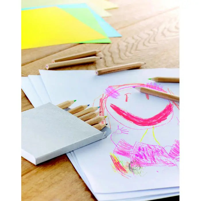 Un desen colorat realizat cu creioane colorate set 12 creioane colorate pe hartie alba cu fete zambitoare roz si rosu