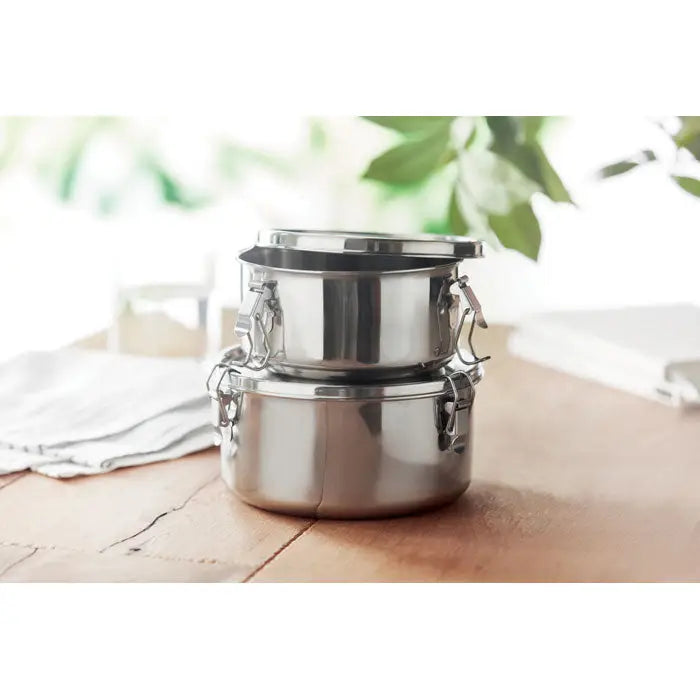 Set 2 cutii din otel inoxidabil cu suprafete lucioase si inchideri sigure pentru depozitare alimentara