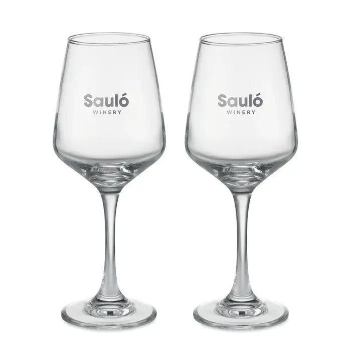 Set 2 pahare de vin din sticla clara cu design modern si logo saulo winery gravat gri pe fiecare pahar