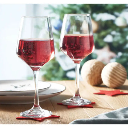 Set 2 pahare de vin din sticlă transparentă umplute cu lichid roze spumant pe suporturi roșii stea