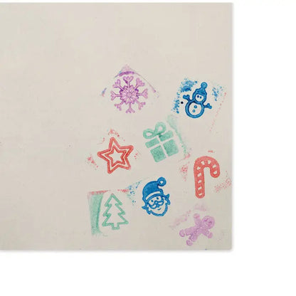 Set 8 timbre din lemn de craciun colorate cu modele de fulgi, om de zapada, stele, cadouri si simboluri festive