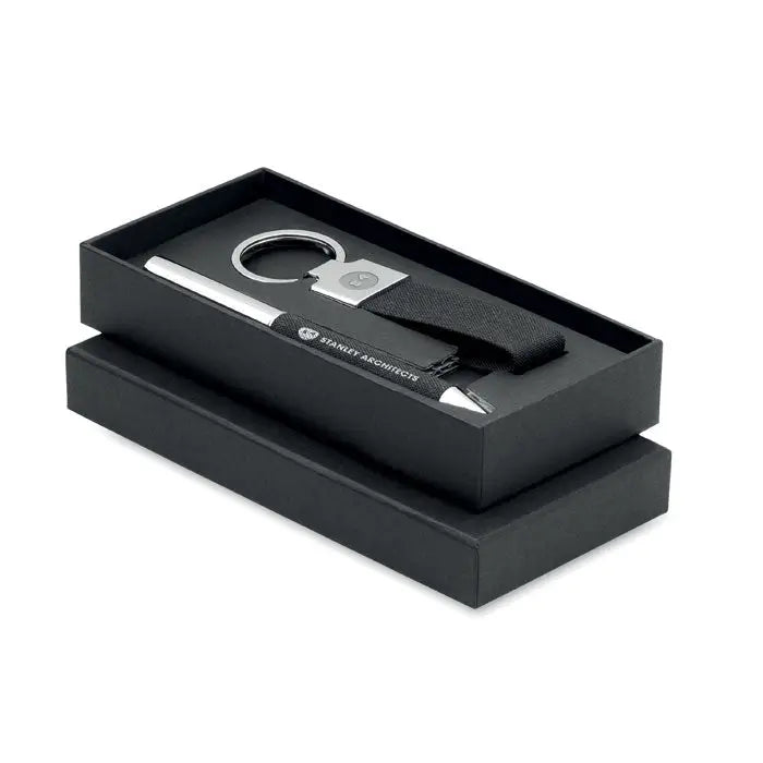 Keychain negru cu clips metalic argintiu si curea texturata marcata stanley architect din set cadou 2 piese in cutie
