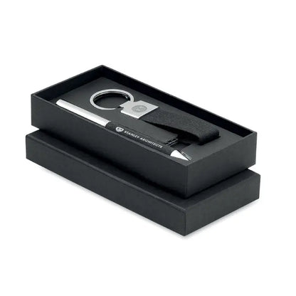 Keychain negru cu clips metalic argintiu si curea texturata marcata stanley architect din set cadou 2 piese in cutie