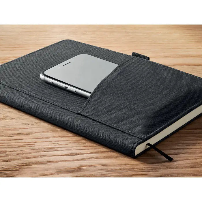 Set cadou 3 piese in cutie cu caiet texturat negru si buzunar pentru telefon cu smartphone argintiu integrat