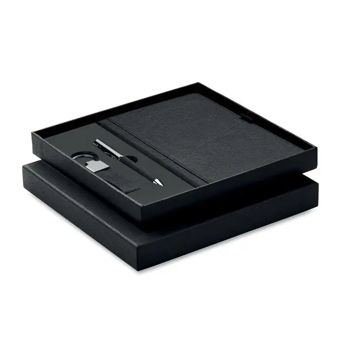 Set cadou 3 piese in cutie cu carnet negru din piele, pix argintiu si breloc intr-o cutie eleganta neagra