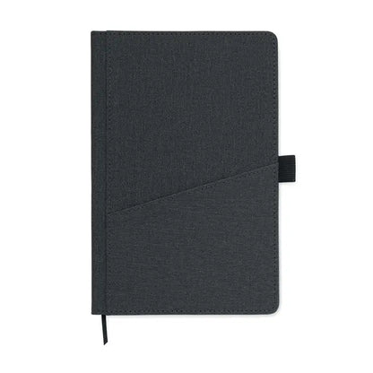 Notebook texturat negru cu buzunar diagonal si elastic din set cadou 3 piese in cutie
