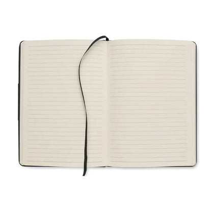 Notebook hardcover negru cu pagini crem liniate si semn de carte negru din set cadou de lux din 3 piese