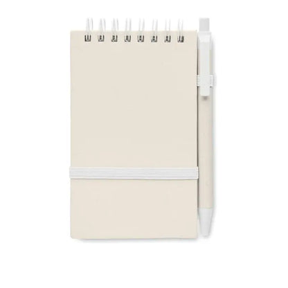Set caiet de carton cu lapte a6 crem spiralat cu elastic alb si pix alb atasat pe lateral