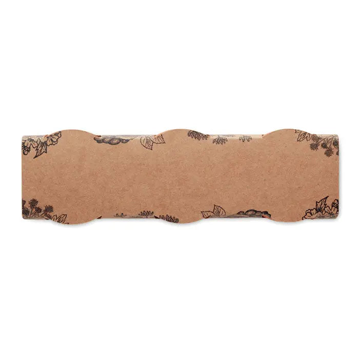 Set de 3 ghivece din teracota cu eticheta cadou din hartie kraft maro cu margine ondulata si model floral negru