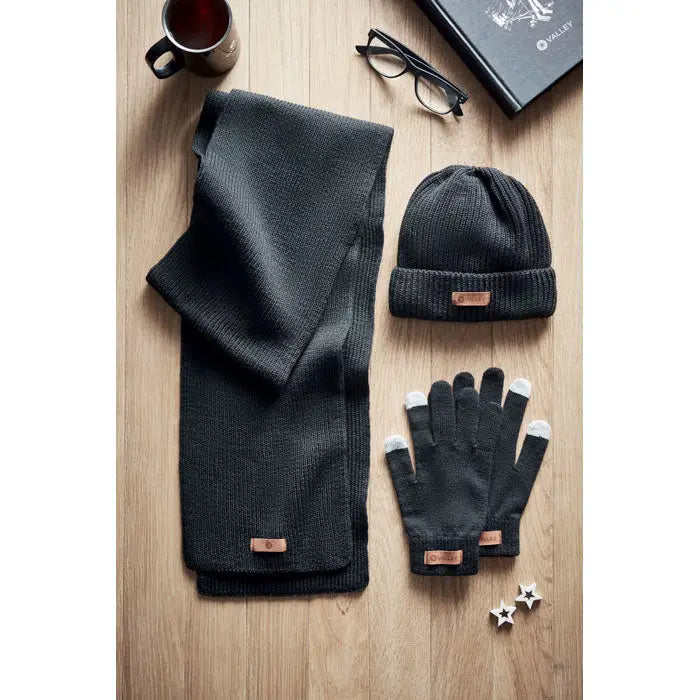 Set de 3 piese de iarna RPET din tricot negru cu fular, caciula si manusi touchscreen cu varfuri albe