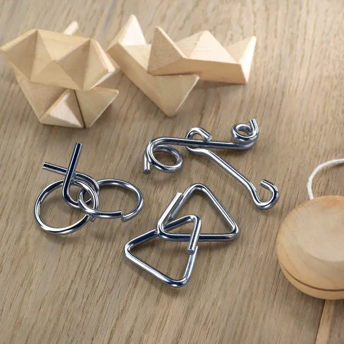 Set de 3 teasers-uri metalice argintii cu piese de puzzle din metal lucios si forme geometrice interblocabile