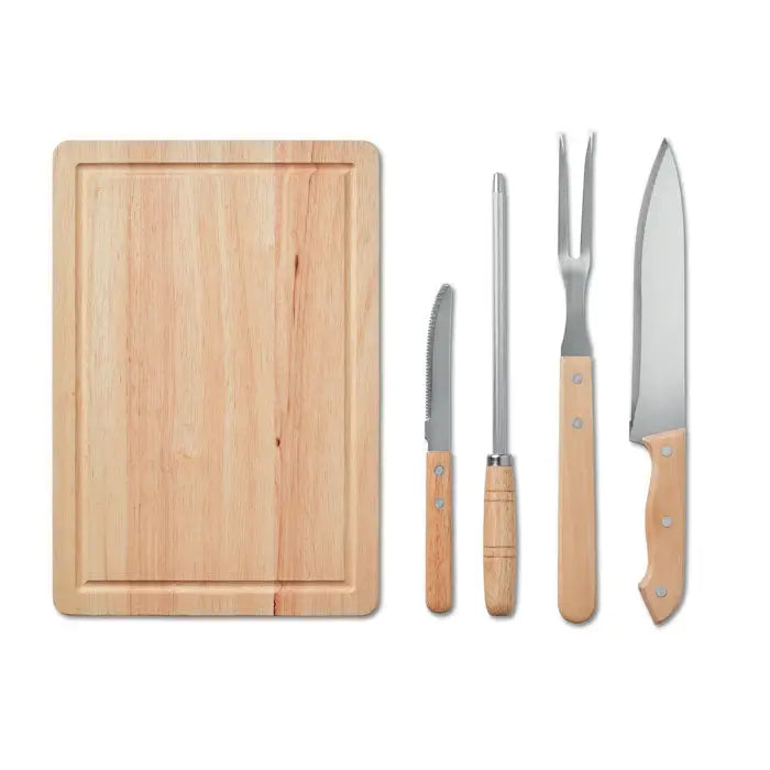 Set de 4 accesorii pentru gratar cu tocator din lemn deschis si cutite cu manere din lemn si lame otel inoxidabil