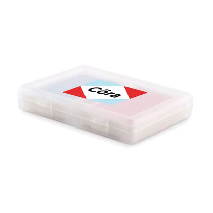 Cutie transparenta din plastic pentru set de carti de joc clasice cu logo cora rosu si albastru pe capac