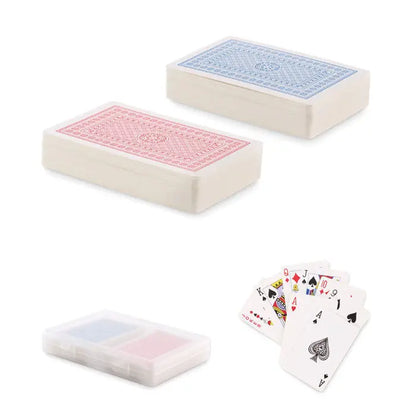 Set de carti de joc clasice cu doua pachete standard cu spatele rosu si albastru si o cutie plastic transparenta cu carti colorate