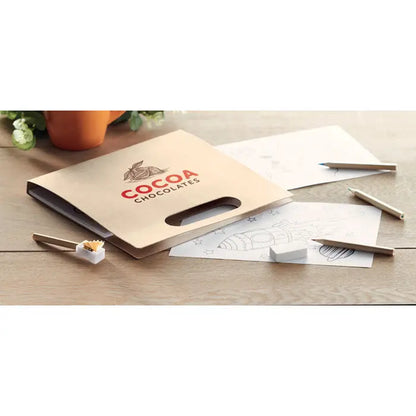 Beige paper bag with handle featuring cocoa chocolates logo in red and black for set de colorat cu 6 creioane