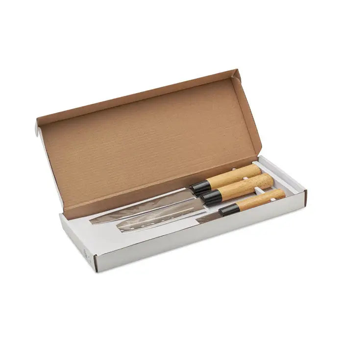 Set de cutite in stil japonez cu manere din lemn deschis si ferrule negre in cutie alba de carton