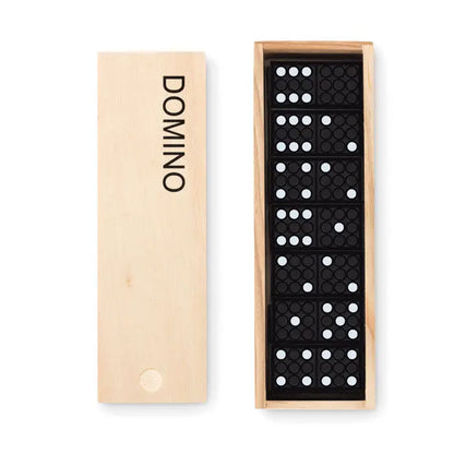 Set de domino cu piese negre si puncte albe aranjate intr-o cutie de lemn deschisă etichetată domino