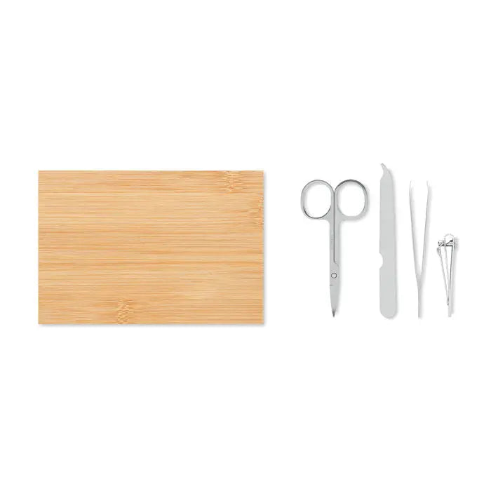 Set de instrumente pentru unghii pentru manichiura pe suport din bambus cu finisaj natural lemn