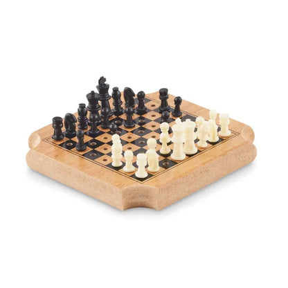 Set de jocuri cu coaster din 4 piese cu tabla de sah compacta din lemn si piese negre si crem
