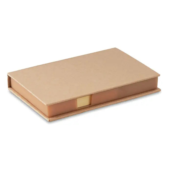Notebook dreptunghiular bej cu coperta texturata subtil si suport pentru notite adezive aurii in set de birou cu calendar