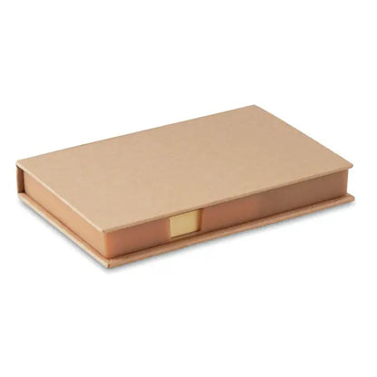 Notebook dreptunghiular bej cu coperta texturata subtil si suport pentru notite adezive aurii in set de birou cu calendar