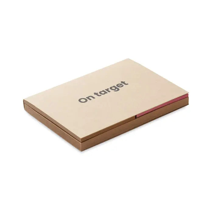 Set de note din hartie reciclata cu notite roz intr-o cutie bej din carton cu text on target gri