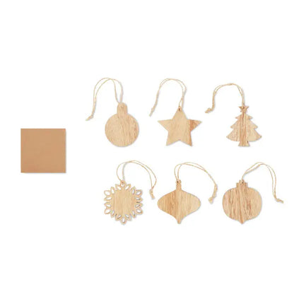 Set de ornamente de craciun din lemn natural cu 6 etichete cu agatatori din sfoara pentru decoratiuni festive