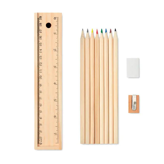 Set de papetarie in cutie de lemn cu opt creioane colorate ascuțite, riglă din lemn, radieră albă și ascuțitoare metalică
