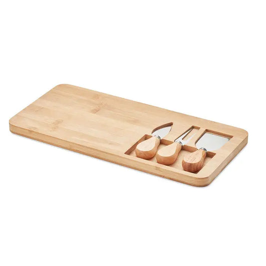 Set de tabla bamboo cheese din bambus deschis la culoare cu trei ustensile cu mâner din lemn în tavă încorporată