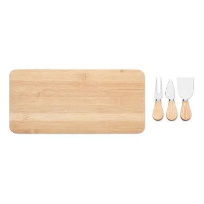 Set de tabla bamboo cheese cu un suport deschis color deschis si trei ustensile asortate cu manere din lemn si lame din inox