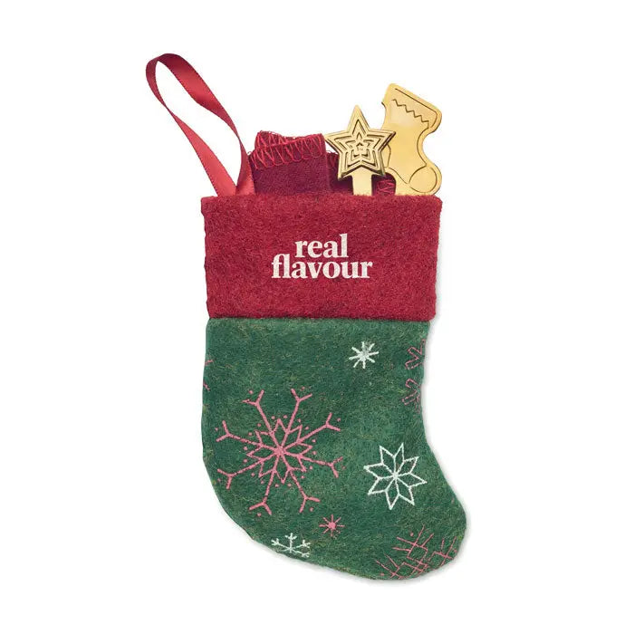 Set de tacamuri pentru desert de Craciun cu soseta festiva verde si rosie din fetru decorata cu fulgi de nea si brandul real flavour