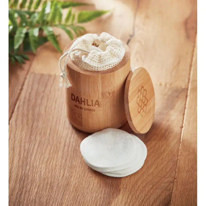 Recipient cilindric din bambus cu capac si design geometric gravat set de tampon de curatare din fibre de bambus dahlia eau de toilette