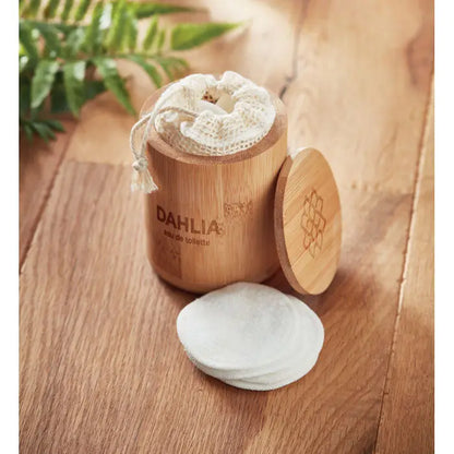 Recipient cilindric din bambus cu capac si design geometric gravat set de tampon de curatare din fibre de bambus dahlia eau de toilette