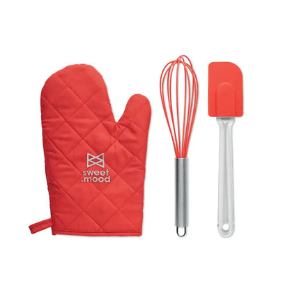 Set de ustensile de copt cu manusă de cuptor roșie matlasată și logo argintiu brodat