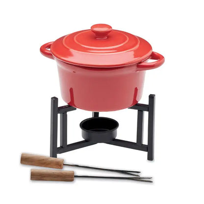 Set fondue ceramica 300 ml cu vas de fonta emailata rosu pe suport metalic negru si furculite cu maner de lemn