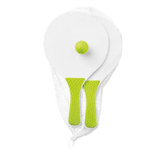 Set mic de tenis de plaja cu doua palete albe pentru paddle cu manere verzi ambalate intr-un sac de plasa transparent