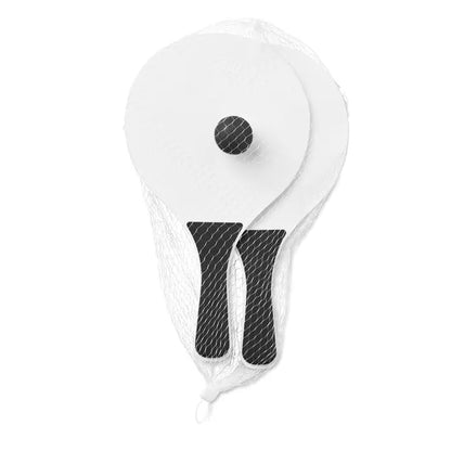 Set mic de tenis de plaja cu palete albe si negre din material rezistent in sac plasa transparenta