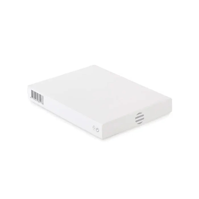Set pasaport si eticheta pentru bagaje alb cu design minimalist si cod de bare pe partea din spate